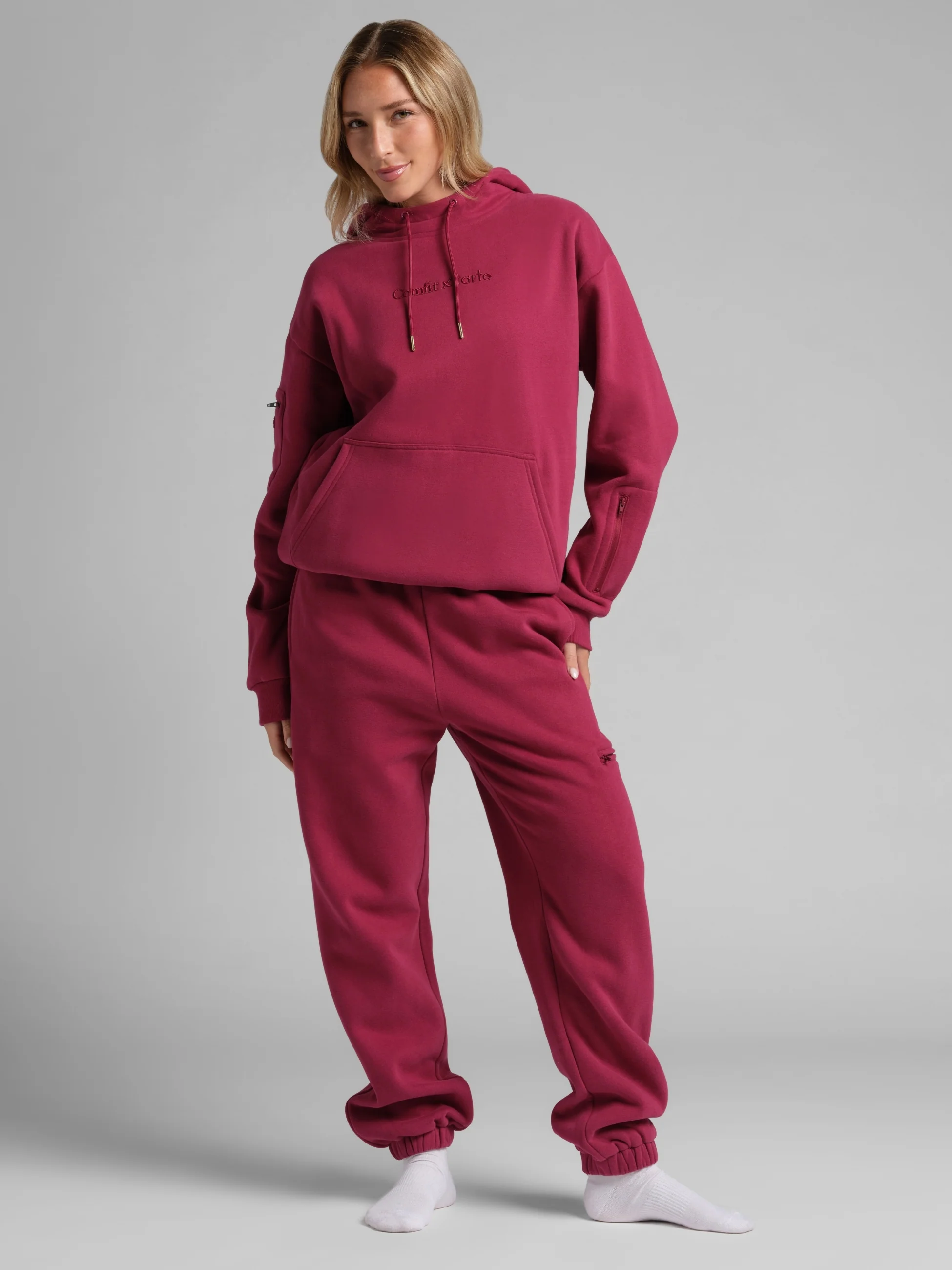 Comfrt x tarte Airplane Mode Travel Hoodie - Image 13