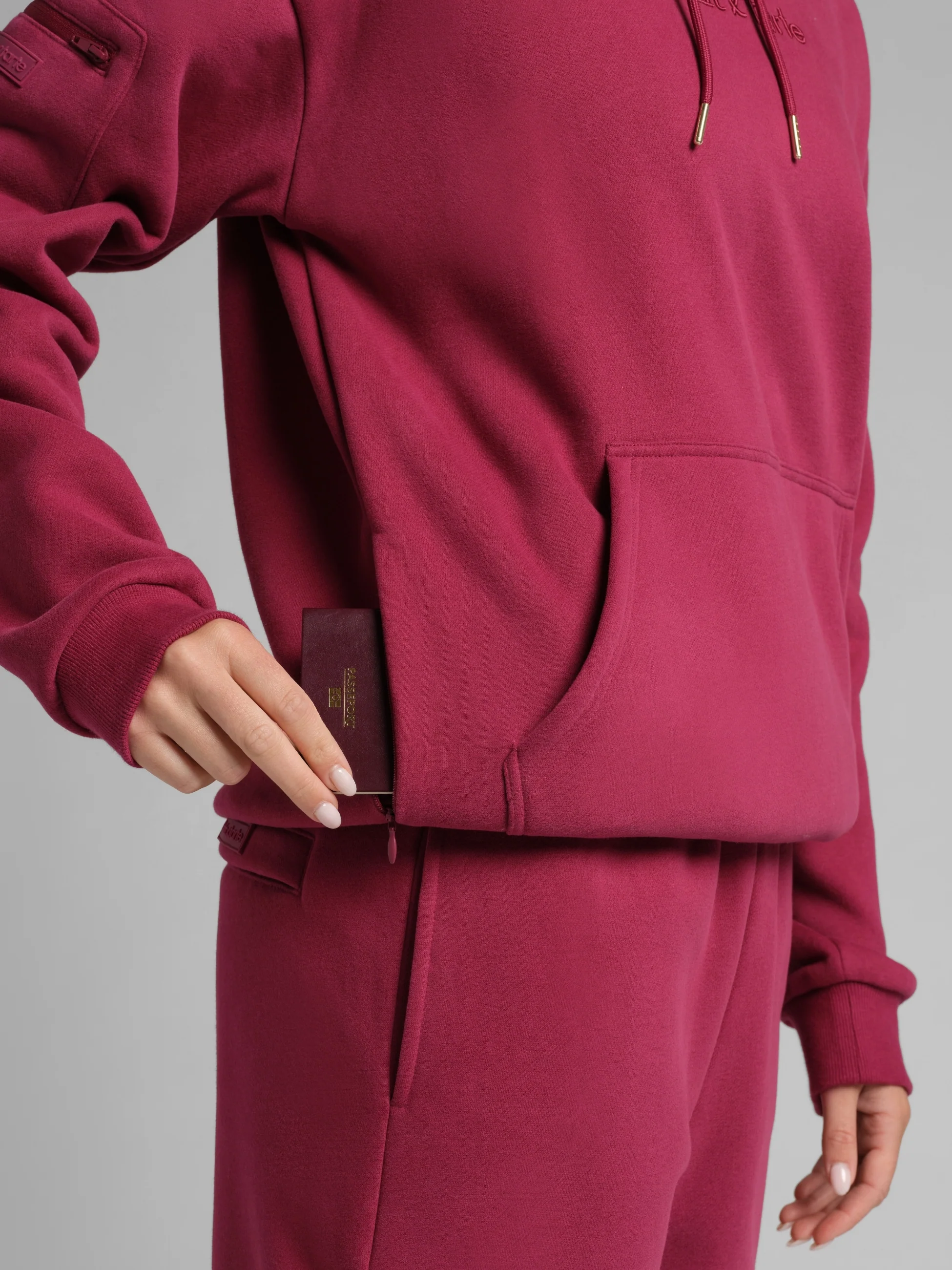 Comfrt x tarte Airplane Mode Travel Hoodie - Image 15