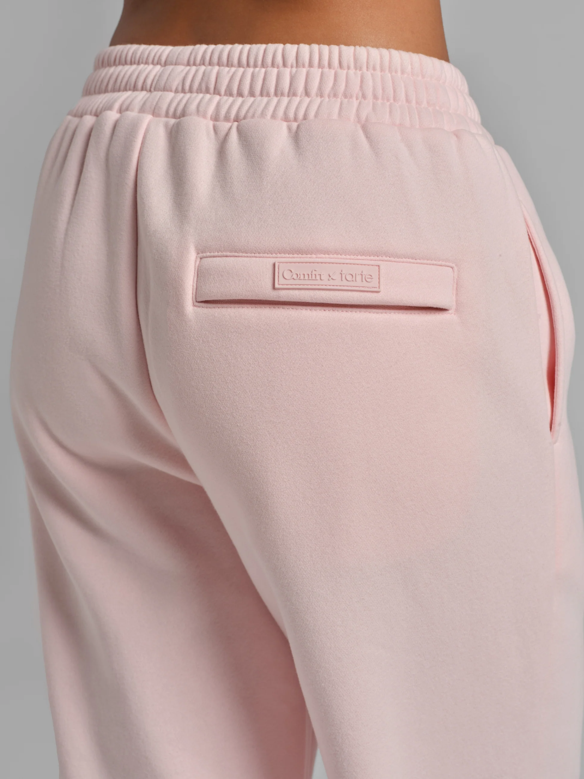 Comfrt x tarte Airplane Mode Travel Sweatpants - Image 17