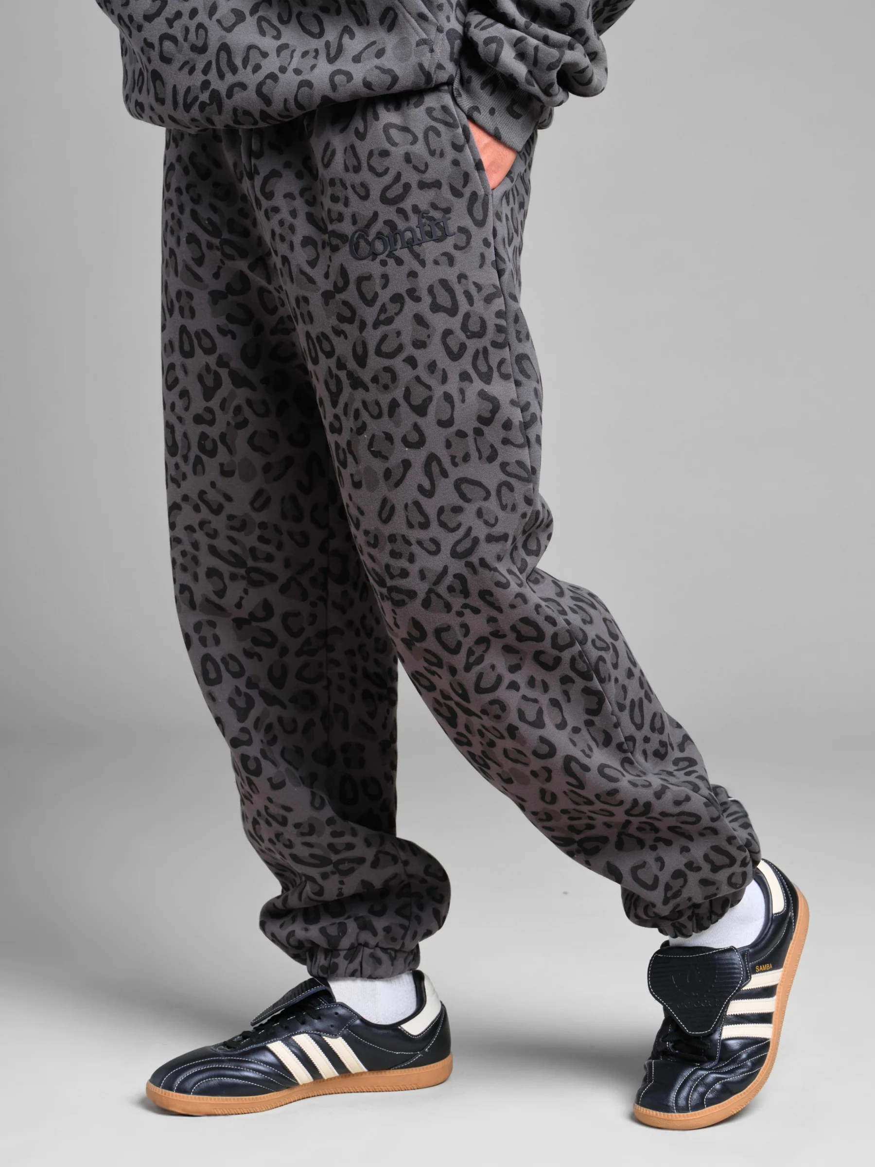 Minimalist Sweatpants - Image 79